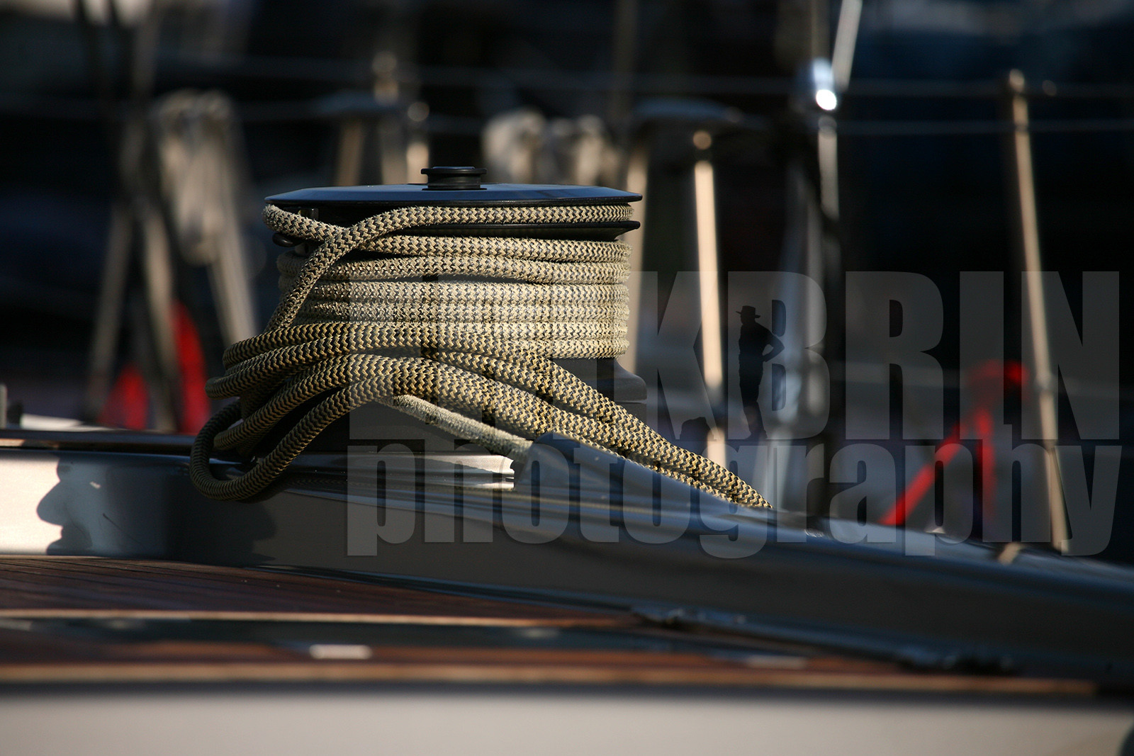 ref-20790-greement-barre-de-bateau-pont-de-bateau-vieux-greement-mer.jpg