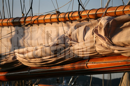 ref-20310-vieux-greement-voile-voilier-ancien-photo-de-bateau-mer.jpg