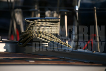ref-20790-greement-barre-de-bateau-pont-de-bateau-vieux-greement-mer.jpg