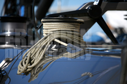 ref-20810-greement-barre-de-bateau-pont-de-bateau-vieux-greement-mer.jpg