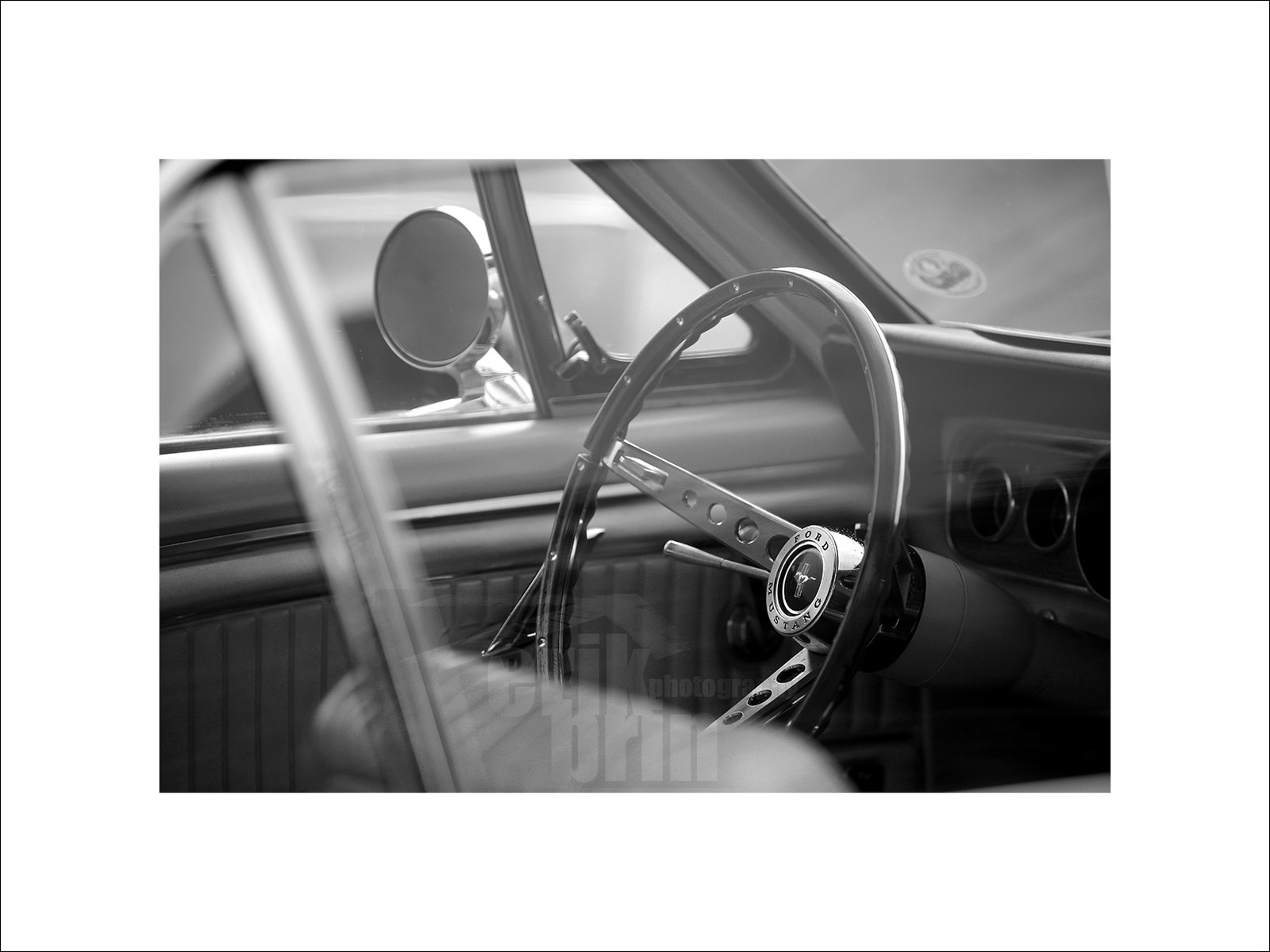 voit0130-voiture-ancienne-vieille-voiture-ford-mustang-photo-noir-et-blanc-photographe-vintage-.jpg voit0130-voiture-ancienne-vieille-voiture-ford-mustang-photo-noir-et-blanc-photographe-vintage-.jpg