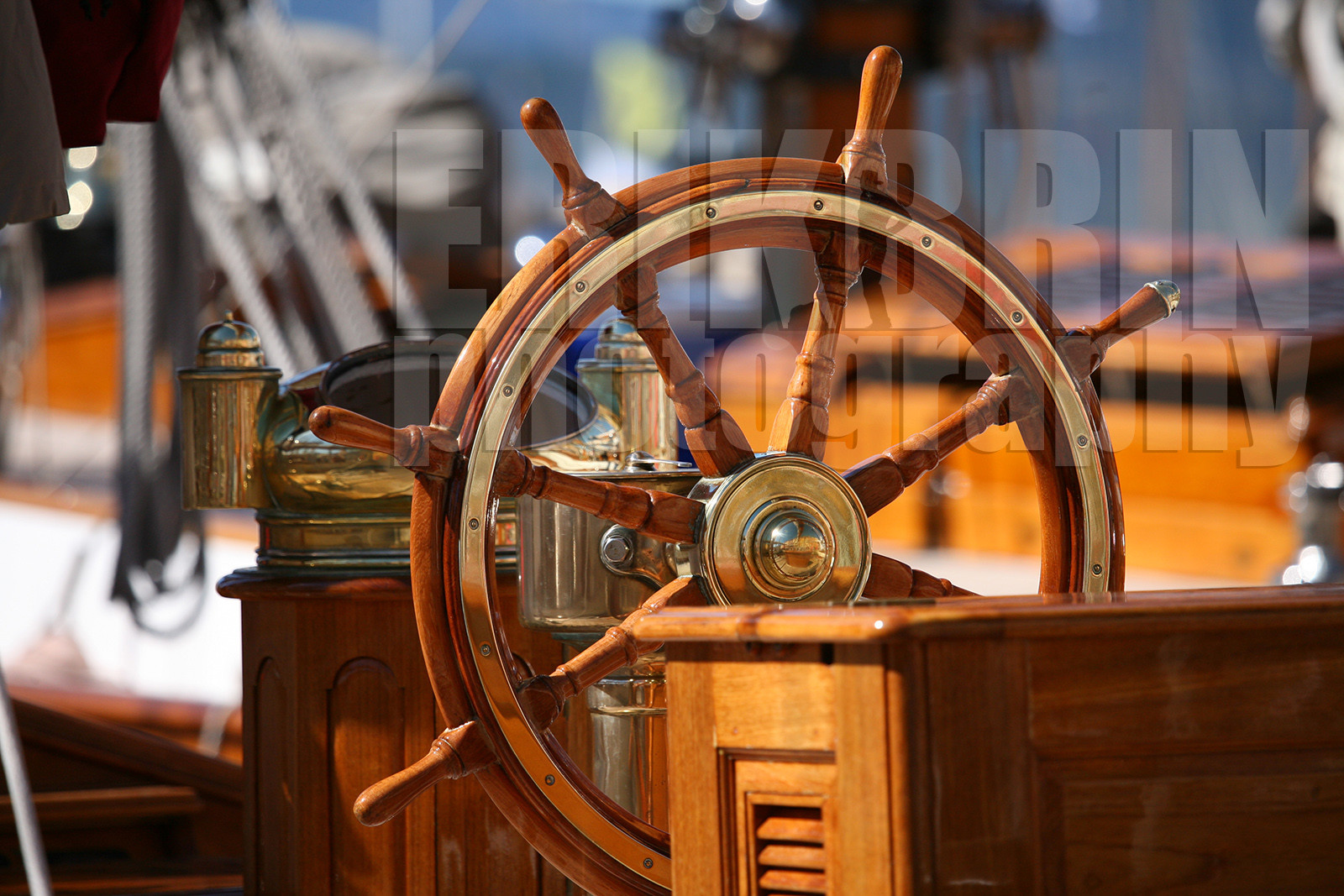 ref-20750-greement-barre-de-bateau-pont-de-bateau-vieux-greement-mer.jpg