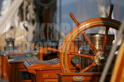 ref-20820-greement-barre-de-bateau-pont-de-bateau-vieux-greement-mer.jpg