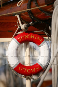 ref-20920-vieux-greement-bateau-ancien-pont-de-bateau-voile-voilier-mer.jpg