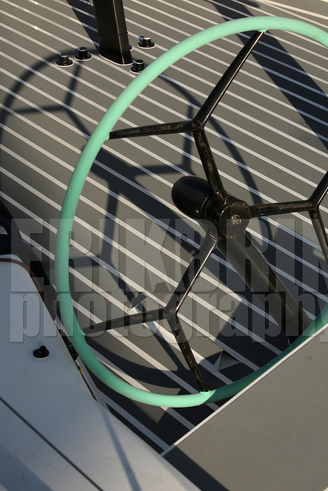 ref-21280-barre-de-voilier-bateau-pont-de-bateau-greement-bateau-de-course.jpg