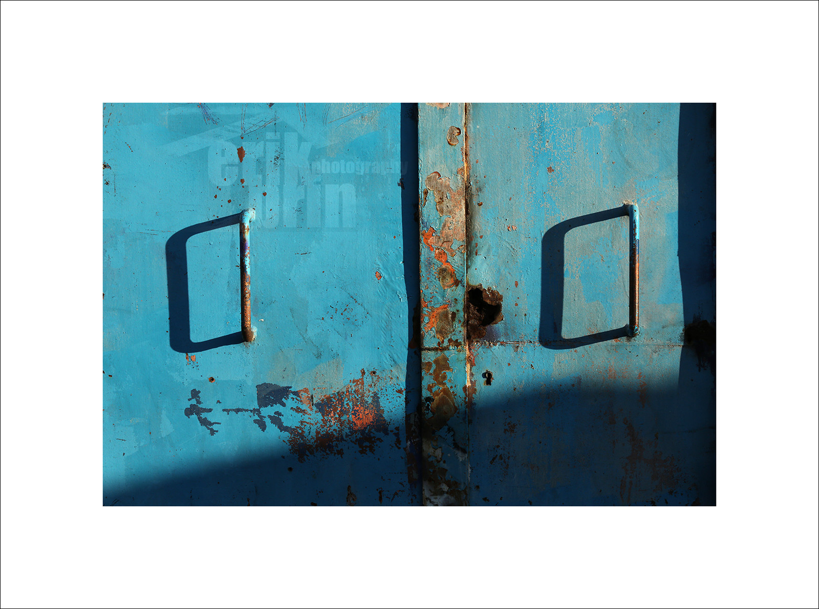 abstc0196-photo-abstraite-street-photography-galerie-d-art-parking-photo-contemporaine-photographe.jpg abstc0196-photo-abstraite-street-photography-galerie-d-art-parking-photo-contemporaine-photographe.jpg