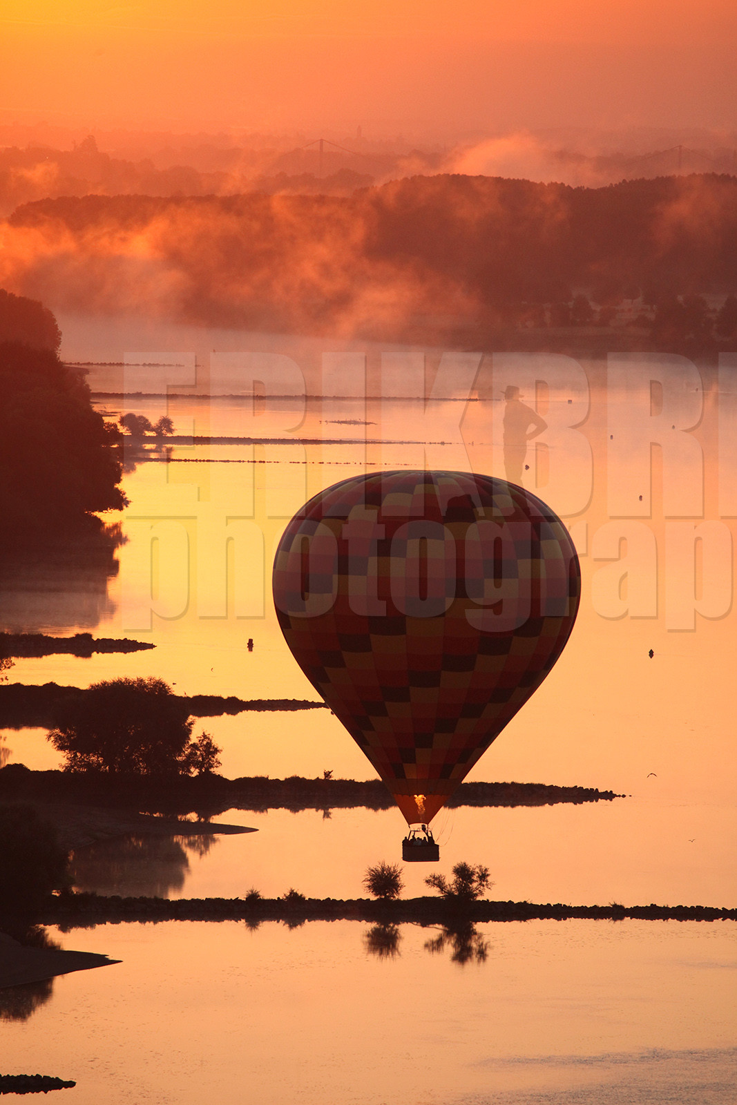 ref-820-lo-la-loire-mongolfiere-paysage-nature-brume-photographe.jpg