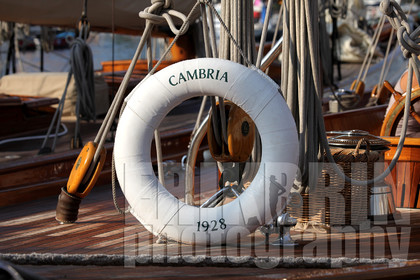 ref-20430-greement-poulie-pont-de-bateau-vieux-greement-mer.jpg