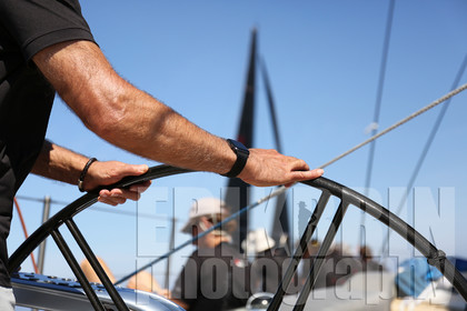 ref-19520-rc2016-voile-voilier-bateau-barre-details-equipage.jpg