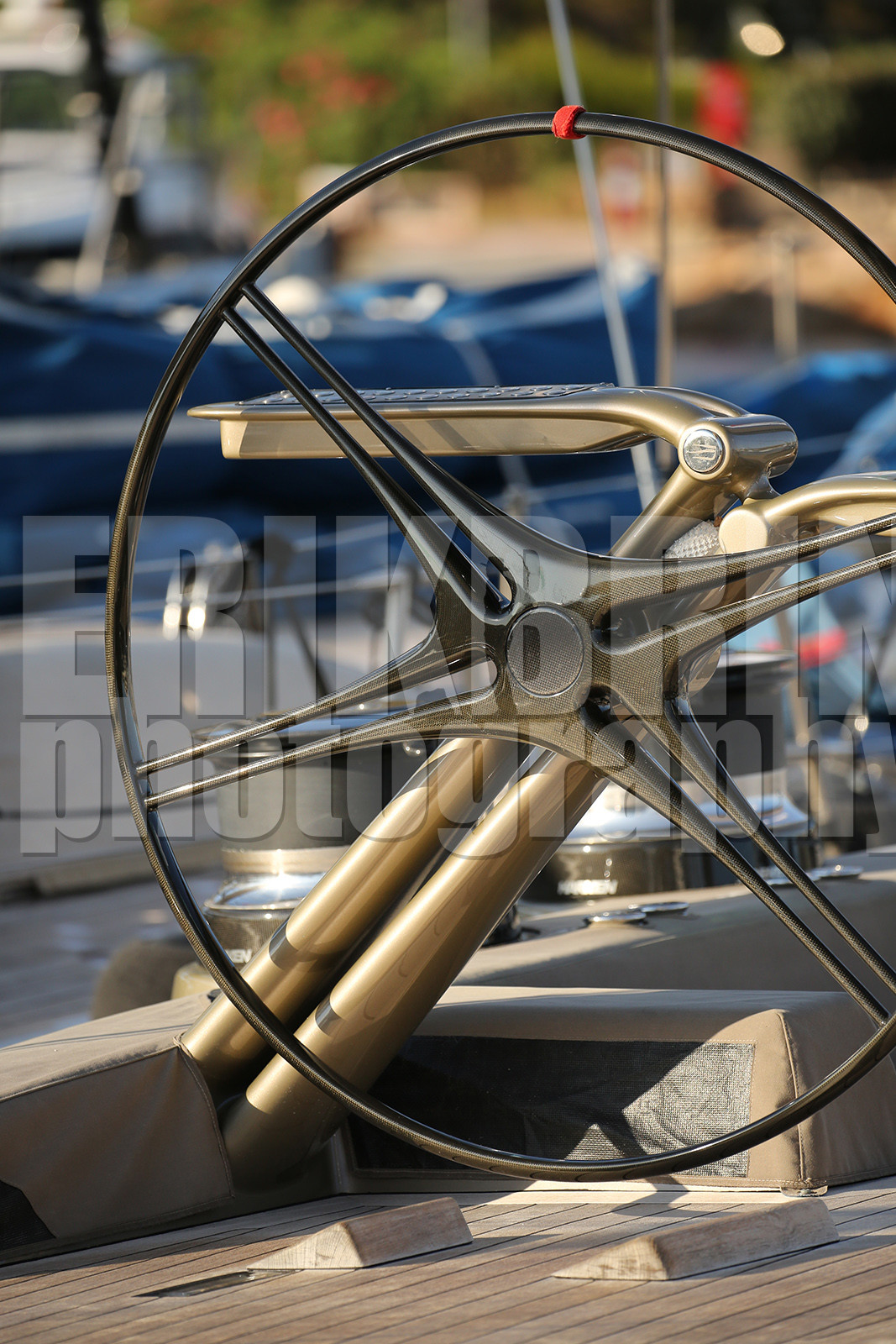 ref-19580-rc-2015-voile-voilier-bateau-barre-details-mer.jpg