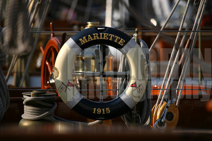 ref-20880-vieux-greement-bateau-ancien-pont-de-bateau-voile-voilier-mer.jpg