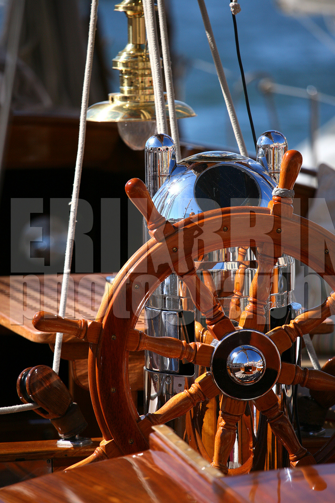 ref-20740-greement-barre-de-bateau-pont-de-bateau-vieux-greement-mer.jpg