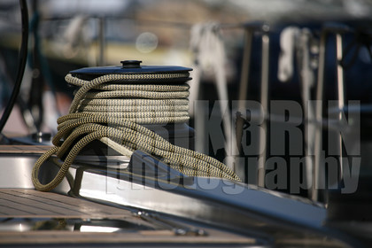 ref-20960-greement-barre-de-bateau-pont-de-bateau-vieux-greement-mer.jpg