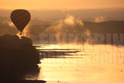 ref-800-lo-la-loire-mongolfiere-paysage-nature-brume-photographe.jpg