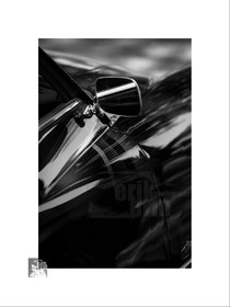 Voitures anciennes en noir et blanc