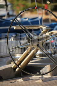 ref-19580-rc-2015-voile-voilier-bateau-barre-details-mer.jpg